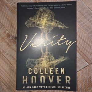 ☆Verity by Colleen Hoover - Black & Gold Paperback Thriller☆
